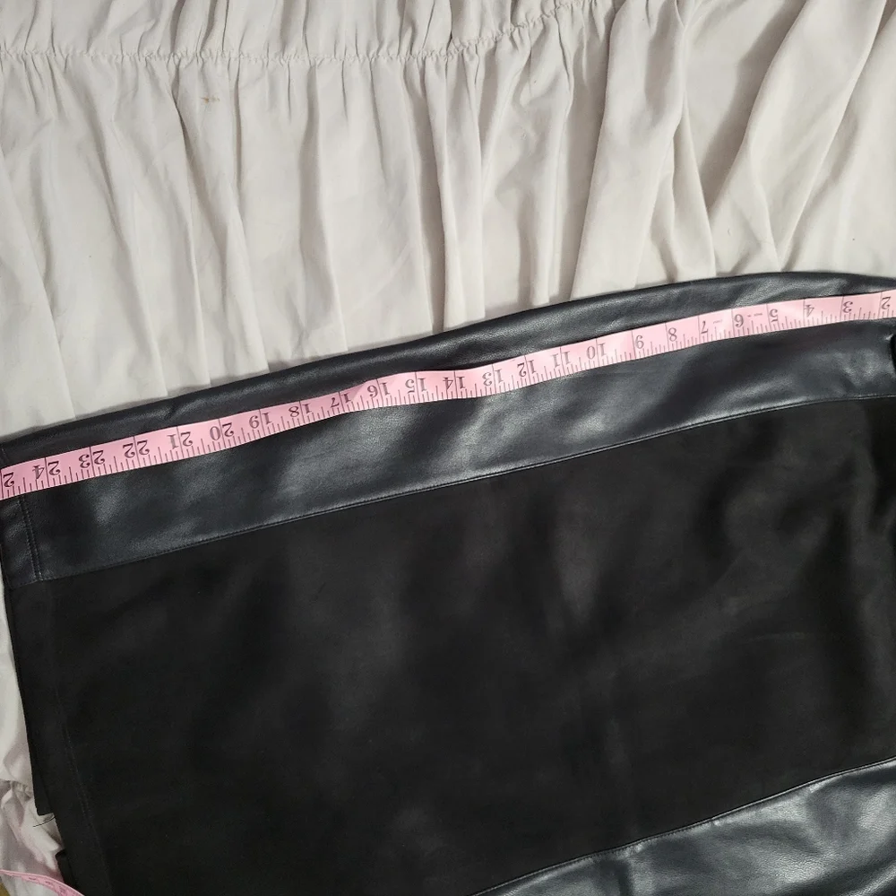Faux leather and suede skirt - Picture 2 of 5